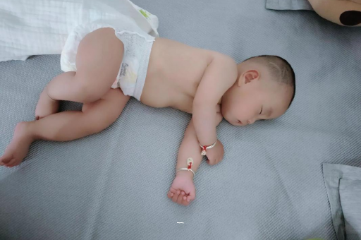 诸暨宝宝老打喷嚏怎么办